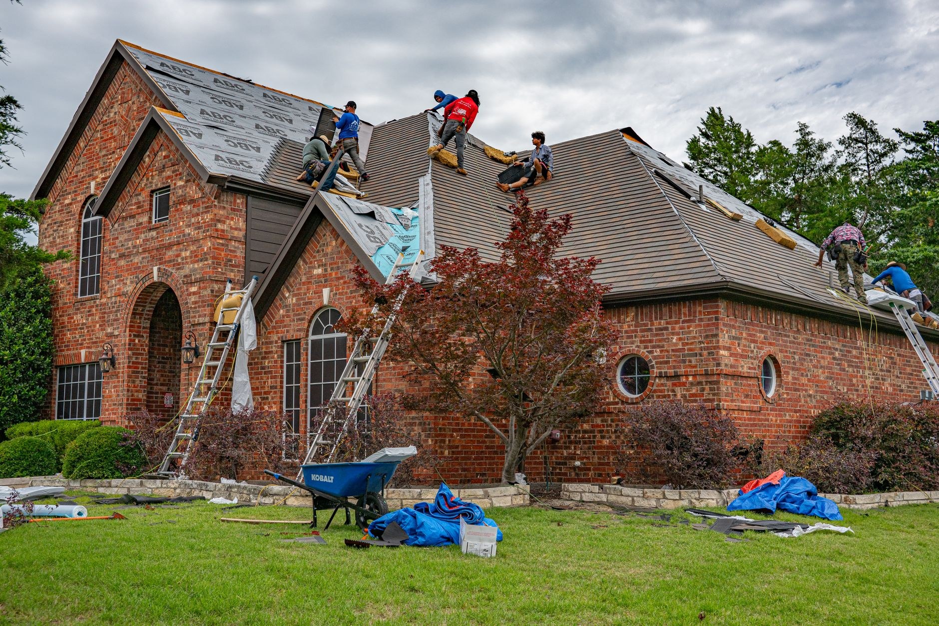The roofers who build for the pitch